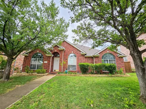 1412 Meadow Dr, Irving, TX 75063
