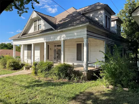 811 N 4th St, Waco, TX 76707