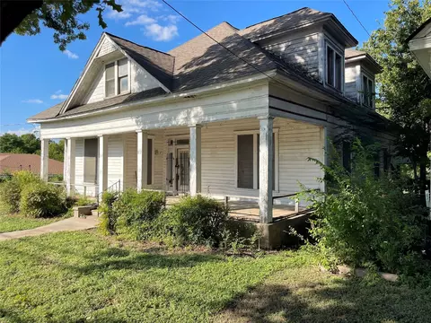 811 N 4th St, Waco, TX 76707