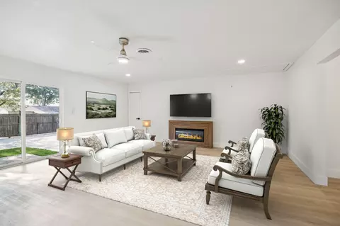 12226 Hoblitzelle Dr, Dallas, TX 75243