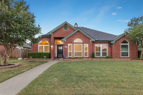6617 Stamps St, Rowlett, TX 75089