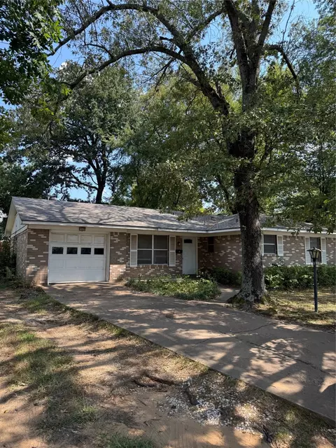 2995 Carson Ln, Paris, TX 75460 photo 3