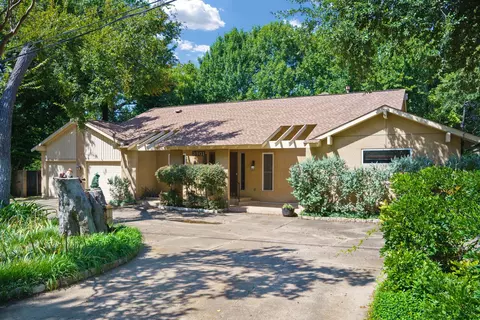 2901 N Sunbeck Cir, Farmers Branch, TX 75234