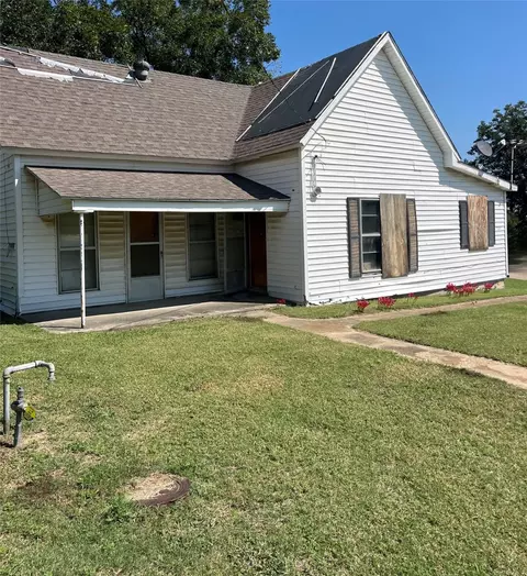 210 W Huffman St, Krum, TX 76249