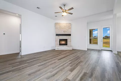 Living - 6044 Mango, Sanger, TX 76266 photo 2 of 3