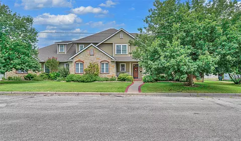 1317 Hackberry St, Clifton, TX 76634