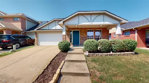 2671 Basswood Dr, Grand Prairie, TX 75052