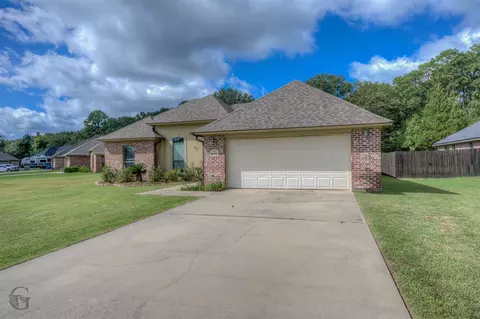 6980 Regatta Dr, Shreveport, LA 71107