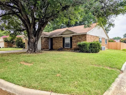1901 Bosque Ln, Arlington, TX 76006