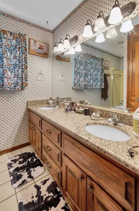 Bath - 203 River Ln, Waco, TX 76708 photo 2 of 2