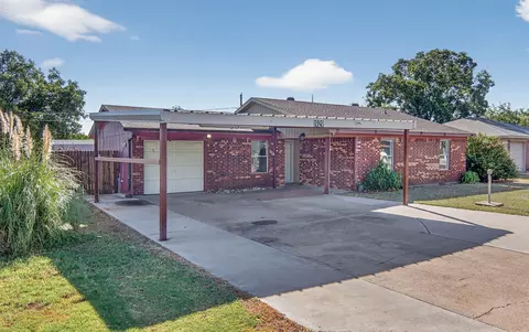 1929 Crawford St, Graham, TX 76450