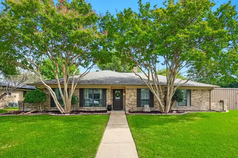 202 Mistletoe Dr, Richardson, TX 75081