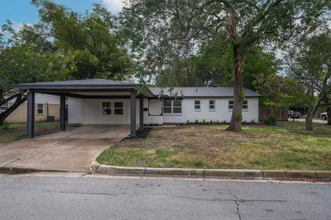 217 Palomino Dr, Saginaw, TX 76179