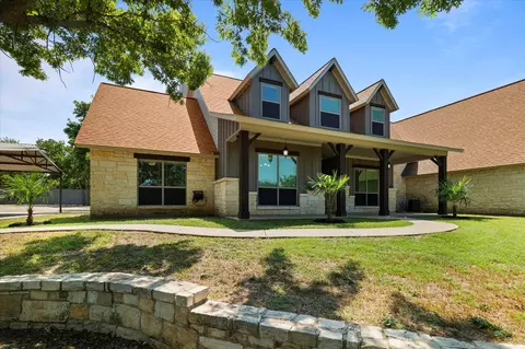 402 N Parkway Dr, Alvarado, TX 76009