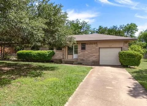 212 Cedar St, Cedar Hill, TX 75104