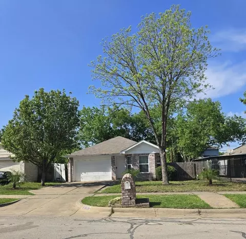 1021 Stella St, Fort Worth, TX 76104