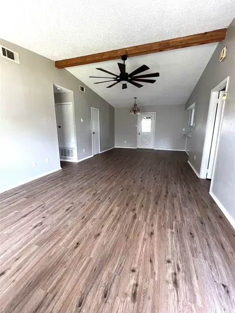 130 Thompson Cir, Lorena, TX 76655 photo 4