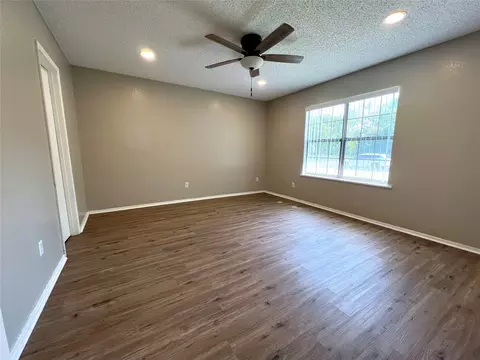Living - 130 Thompson Cir, Lorena, TX 76655 photo 4 of 4
