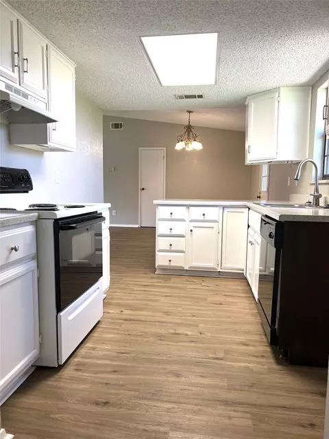 130 Thompson Cir, Lorena, TX 76655 photo 7