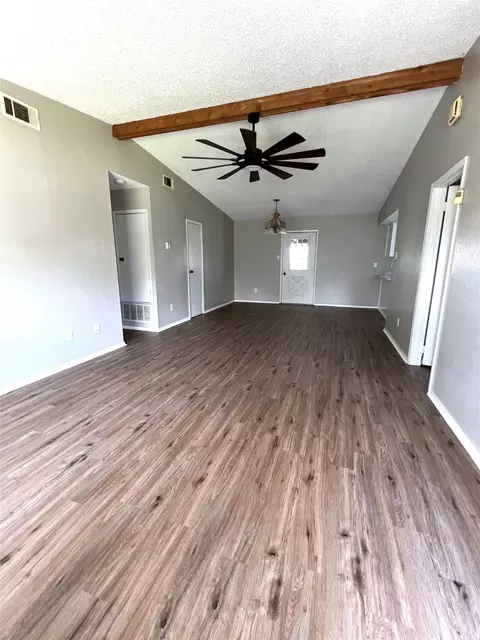Living - 130 Thompson Cir, Lorena, TX 76655 photo 3 of 4