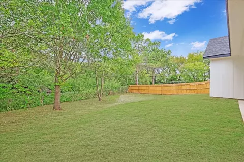 Exterior - 111 N Oak St, Ector, TX 75439 photo 4 of 6