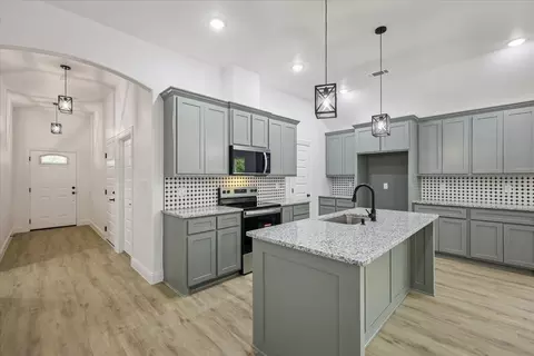 111 N Oak St, Ector, TX 75439