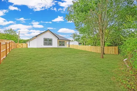 Exterior - 111 N Oak St, Ector, TX 75439 photo 6 of 6