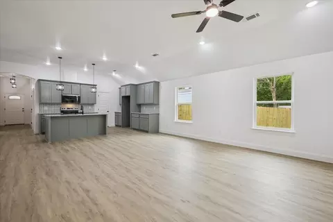 Living - 111 N Oak St, Ector, TX 75439 photo 3 of 11