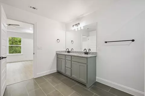 Bath - 111 N Oak St, Ector, TX 75439 photo 4 of 4