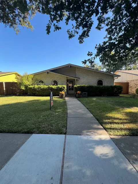 2710 Branch Oaks Dr, Garland, TX 75043