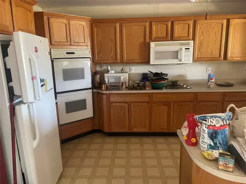 Kitchen - 520 Cr 221, Breckenridge, TX 76424 photo 1 of 2