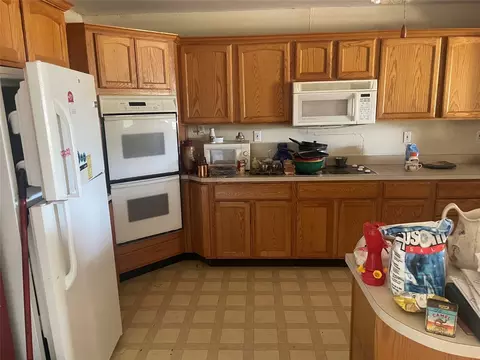 Kitchen - 520 Cr 221, Breckenridge, TX 76424 photo 1 of 2