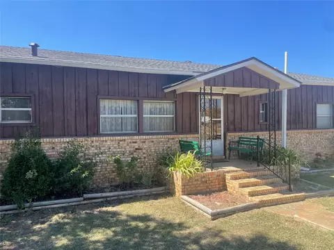 615 N Harvey St, Breckenridge, TX 76424