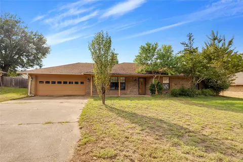 1609 Robin St, Mineola, TX 75773