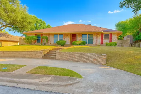 906 Heather Knoll Dr, Desoto, TX 75115