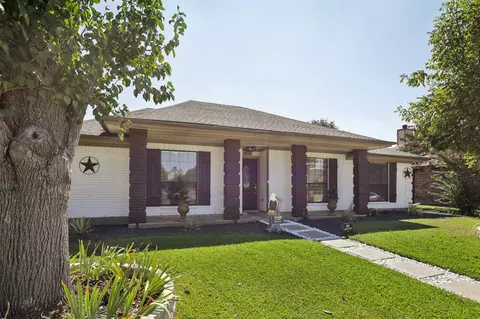102 E Ridgegate Dr, Garland, TX 75040