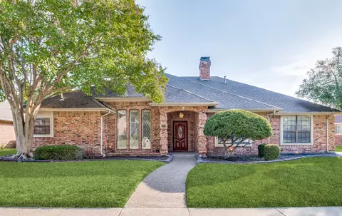 2122 Rolling Oak Ln, Garland, TX 75044
