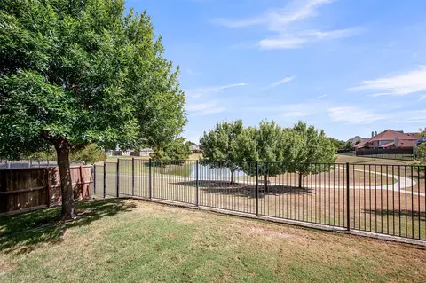 2723 Portside Dr, Grand Prairie, TX 75054