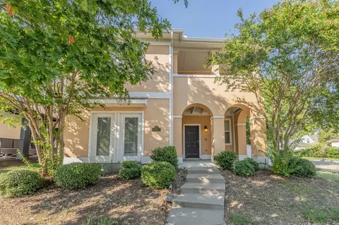 1033 Hayden Ln, Savannah, TX 76227