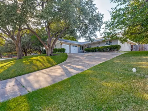 1912 Dakar Rd E, Fort Worth, TX 76116