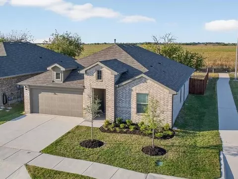 700 Whitecomb Ln, Justin, TX 76247