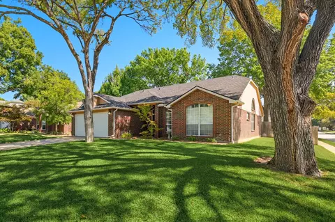2073 Wedgewood Dr, Grapevine, TX 76051