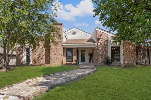 1901 Big Sky Dr, Lewisville, TX 75077
