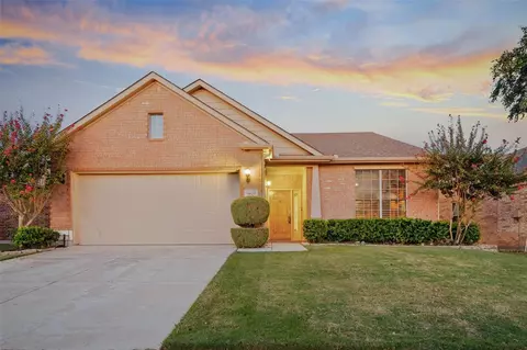 6629 Algarve Dr, Denton, TX 76210