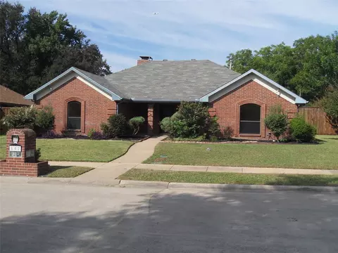 802 Ramblewood Dr, Lewisville, TX 75067