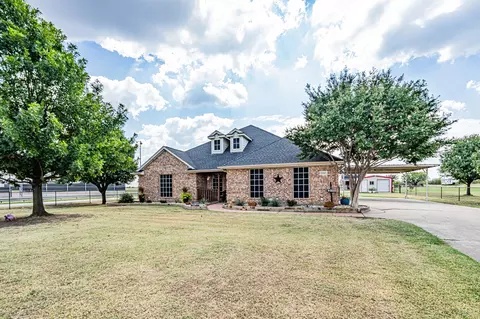 1901 Longhorn Trl, Crowley, TX 76036