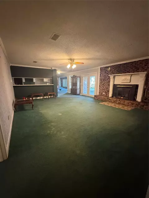 Living - 123 Stiles, Springhill, LA 71075 photo 2 of 5