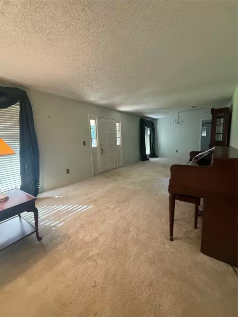 Living - 123 Stiles, Springhill, LA 71075 photo 5 of 5
