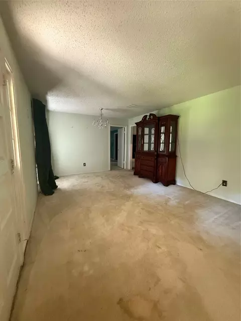 Living - 123 Stiles, Springhill, LA 71075 photo 4 of 5