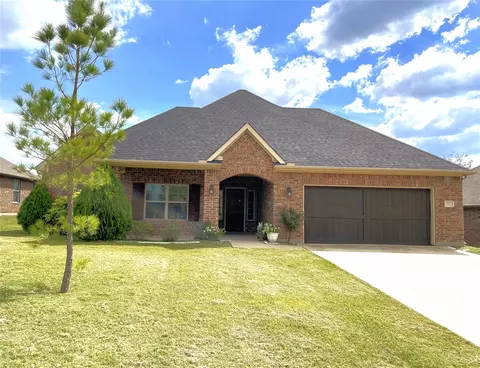 3331 Preston Club Dr, Sherman, TX 75092